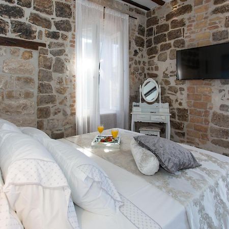 Seafront Apartment In Historical Cippico Castle Kaštela 외부 사진