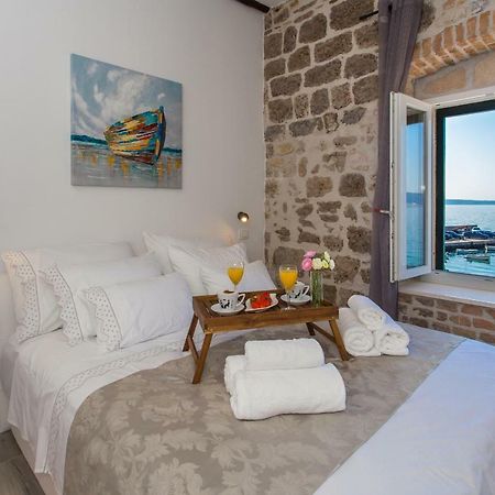 Seafront Apartment In Historical Cippico Castle Kaštela 외부 사진