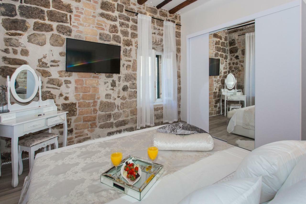 Seafront Apartment In Historical Cippico Castle Kaštela 외부 사진