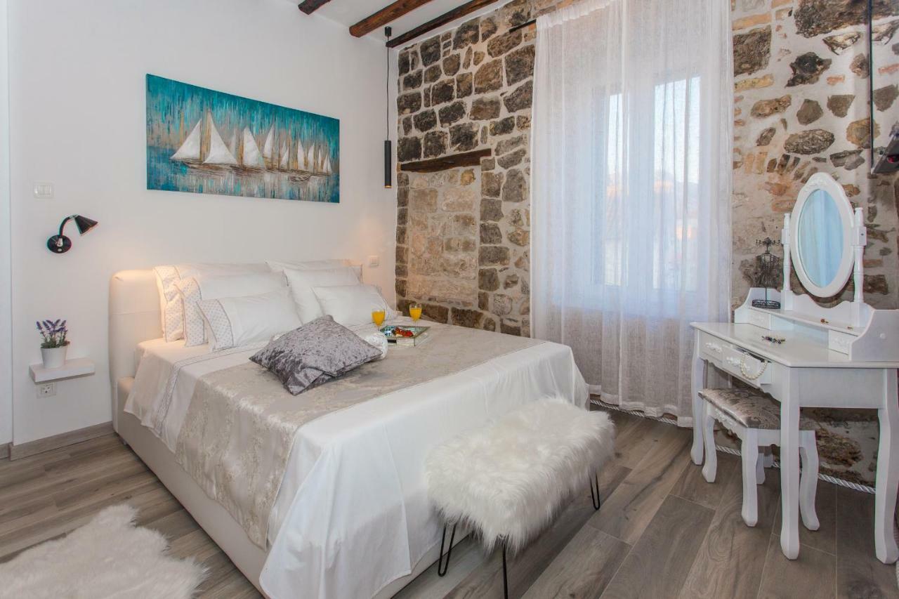 Seafront Apartment In Historical Cippico Castle Kaštela 외부 사진