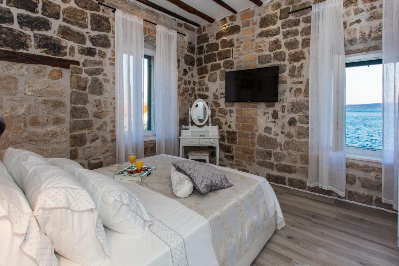 Seafront Apartment In Historical Cippico Castle Kaštela 외부 사진