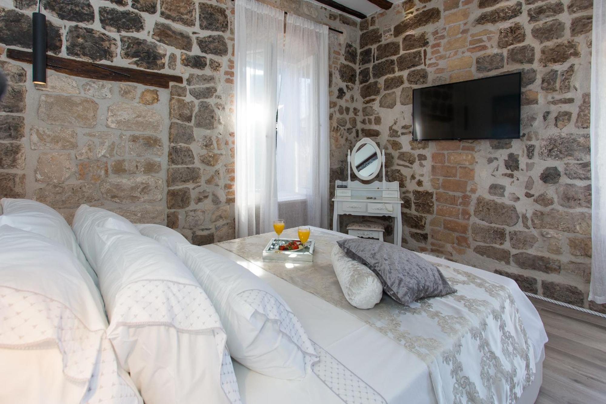 Seafront Apartment In Historical Cippico Castle Kaštela 외부 사진