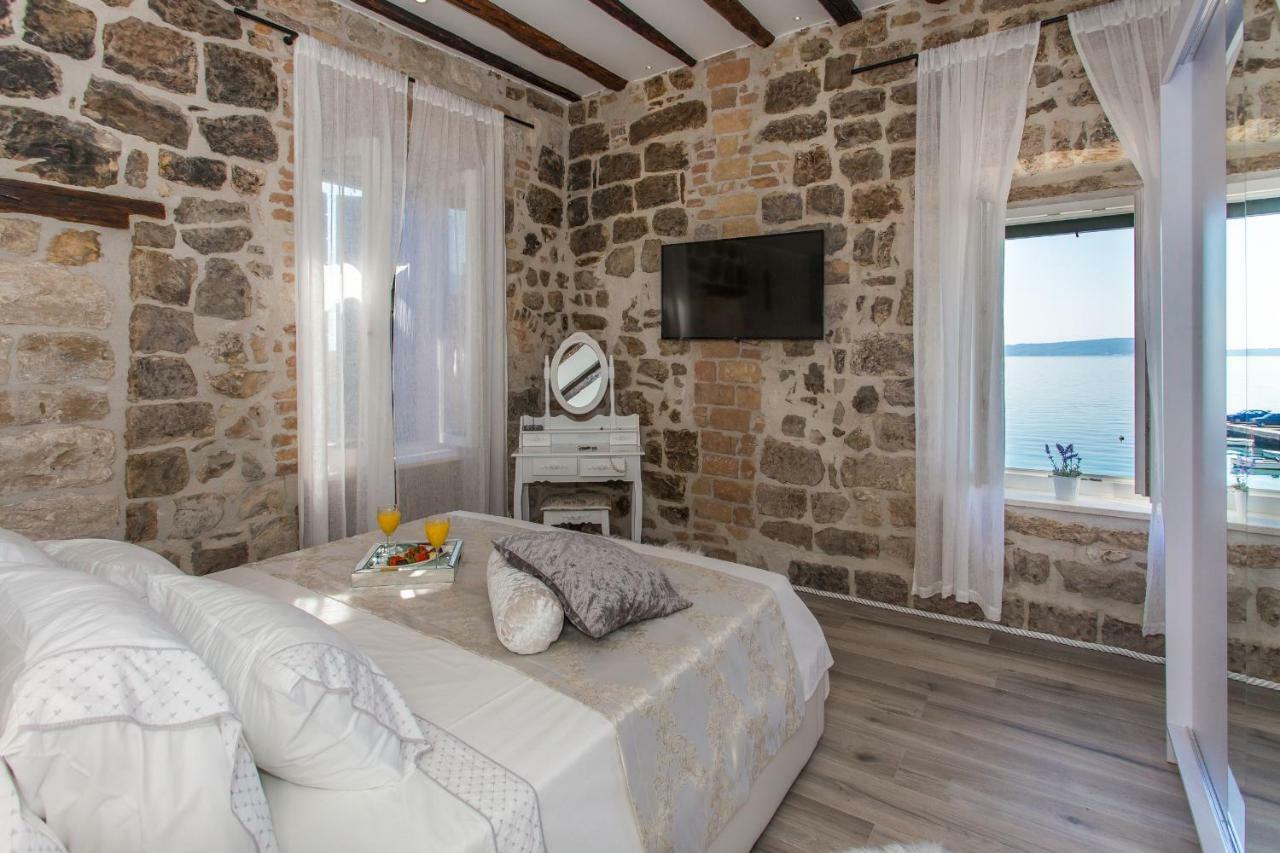 Seafront Apartment In Historical Cippico Castle Kaštela 외부 사진