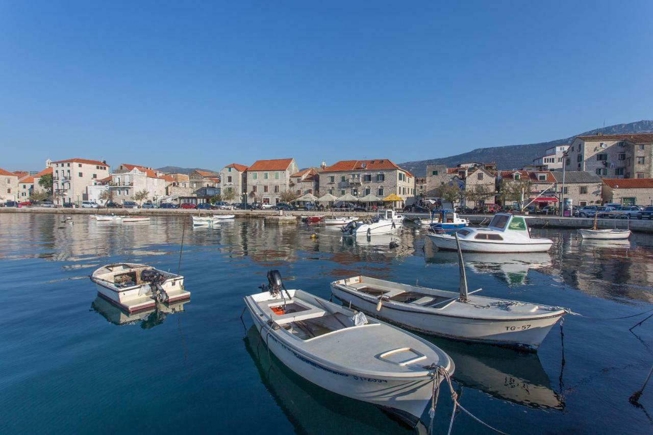 Seafront Apartment In Historical Cippico Castle Kaštela 외부 사진