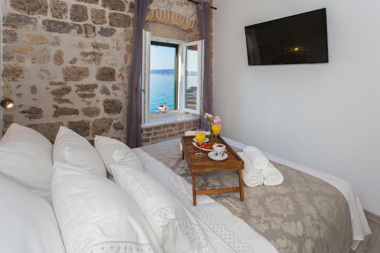 Seafront Apartment In Historical Cippico Castle Kaštela 외부 사진