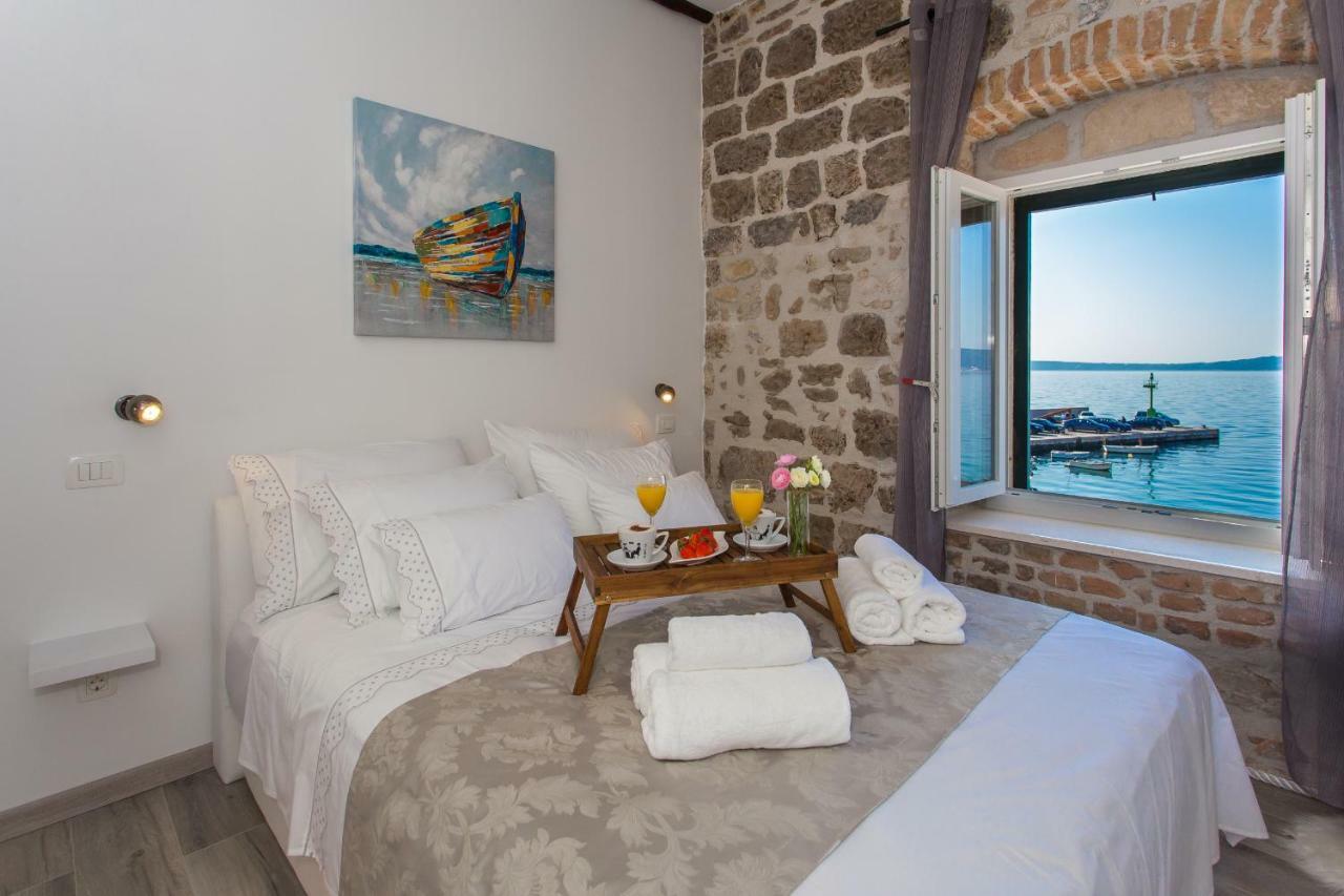 Seafront Apartment In Historical Cippico Castle Kaštela 외부 사진