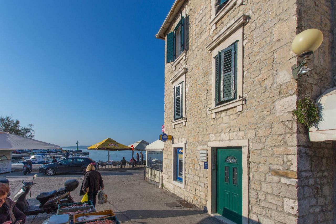 Seafront Apartment In Historical Cippico Castle Kaštela 외부 사진